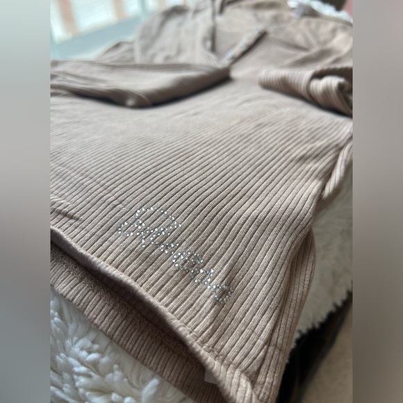 Guess Karlee jewel long sleeve Henley ribbed LIGHT RUM - Picture 3 of 8